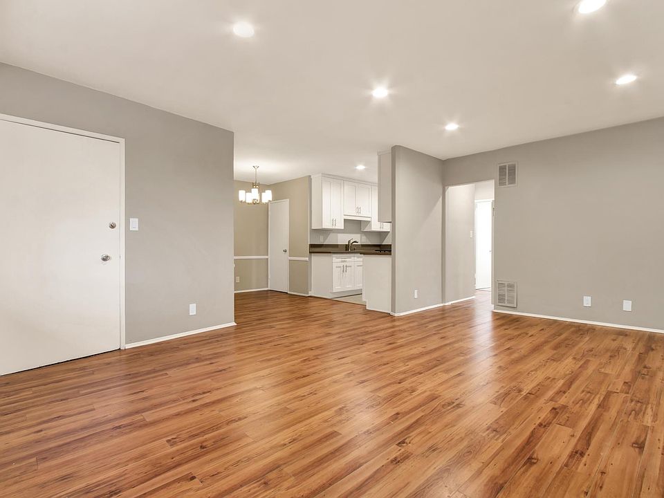 1st image of 1120 N Laurel Ave APT 10