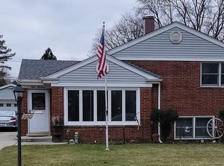 300 Pinehurst Dr, Des Plaines, IL 60016