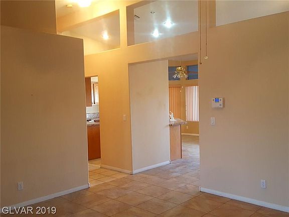 3rd image of 984 Dawnlight Ave
