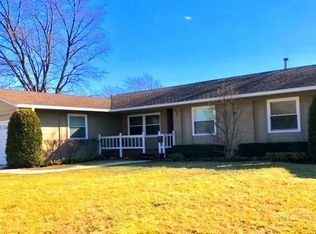 39 Walpole Rd, Elk Grove Village, IL 60007