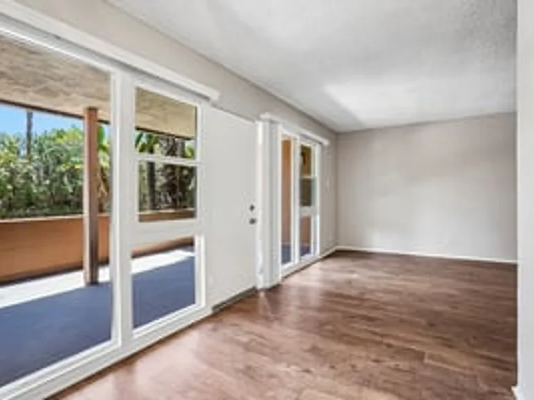 Terraces at South Pasadena Apartments — Photo 91