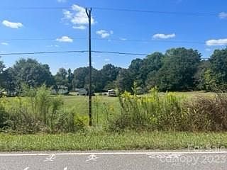 2nd image of 1425 Chatfield Rd