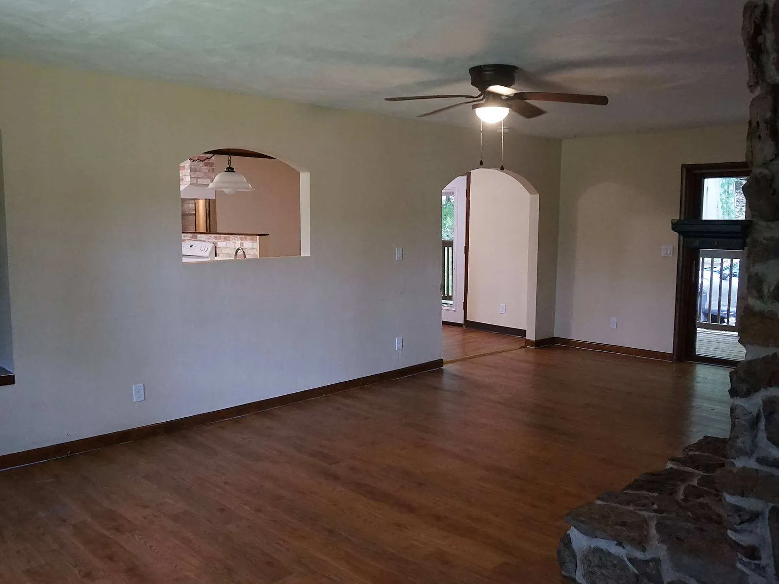 3 bed, $1,400 — Photo 4
