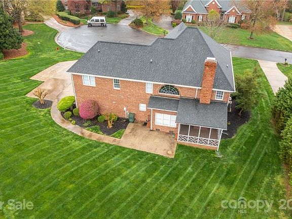 5th image of 2872 Scarborough Ct