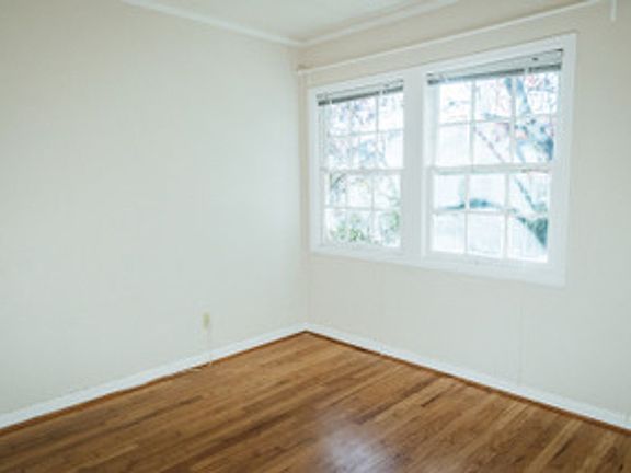 2nd image of 4021 SE Belmont St #4027