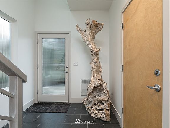 4th image of 6517 25th Avenue NW