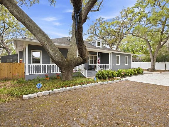 4th image of 2351 NE Coachman Rd