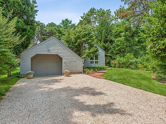 3rd image of 23 Huckleberry Ln