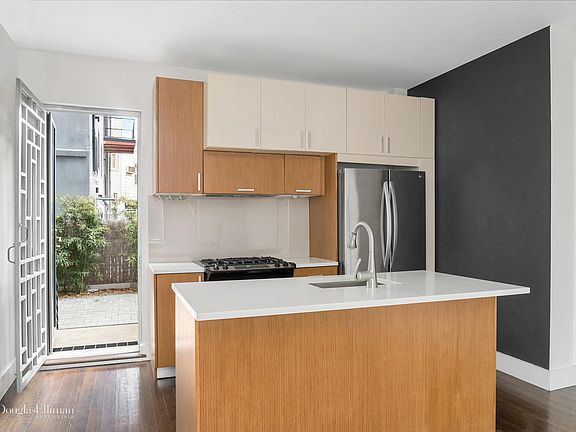 4th image of 5 Roebling St APT 1B