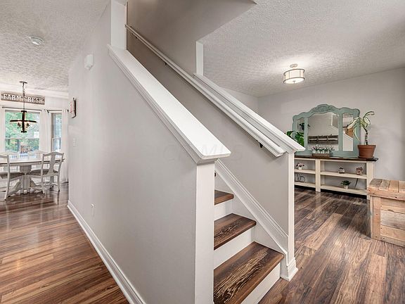 3rd image of 8939 Marchbank Ln