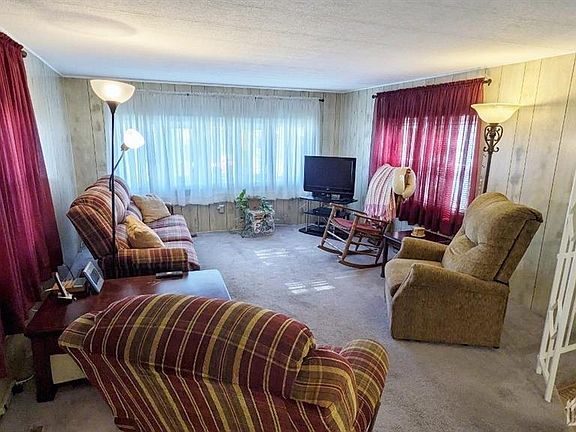 3rd image of 179 Kenneth Ct