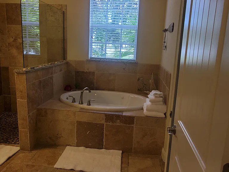 301 E Merritt Ave — Photo 28