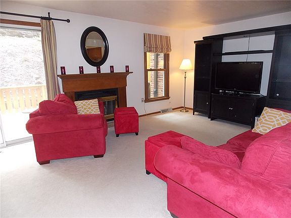 3rd image of 904 Cottingham Ct