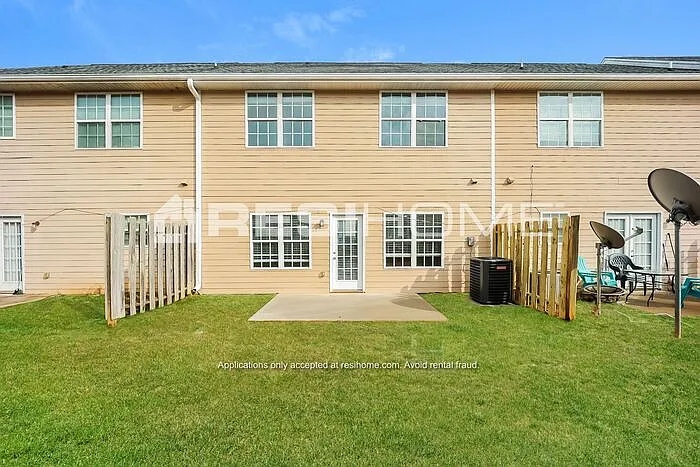 303 Kayla Ct — Photo 15