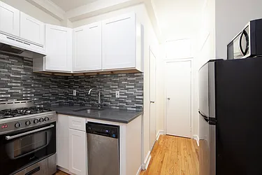 Rented by R New York