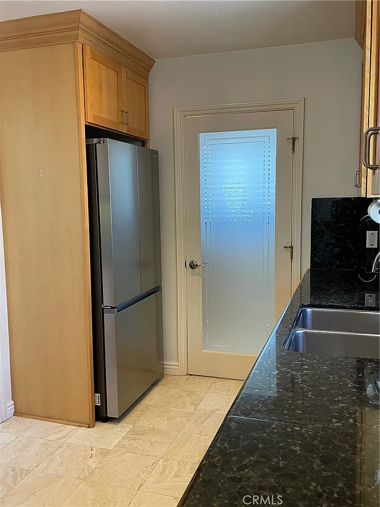 3 bed, 1560 sqft, $5,100 — Photo 3