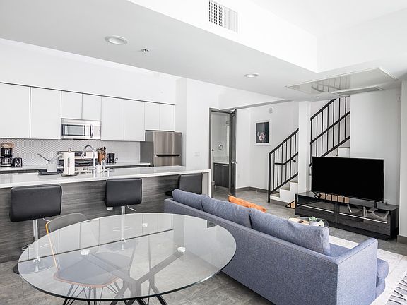 4th image of 3815 W Avenue 43 #214