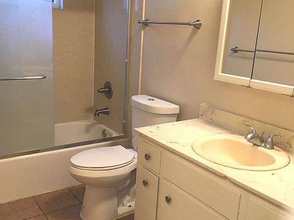 3rd image of 438 Northlake Dr APT 2