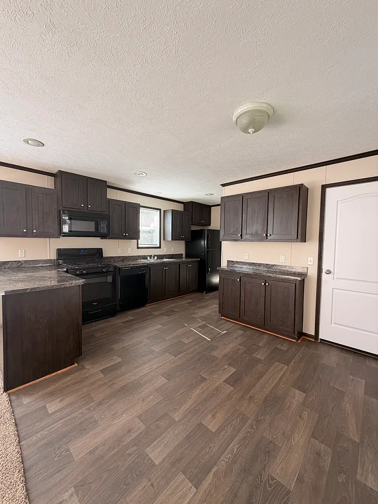 Building Photo - 199 Lakeshore Cir #199