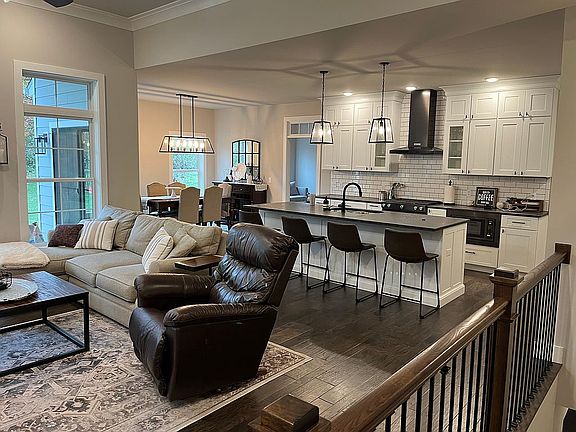 3rd image of 5405 Laurel Oak Dr