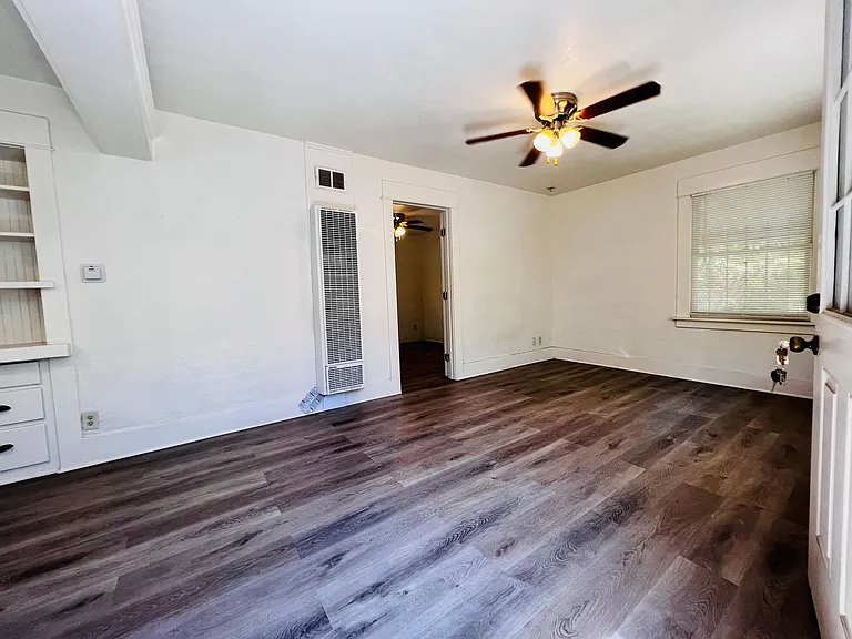 1134 E 1st St — Photo 15