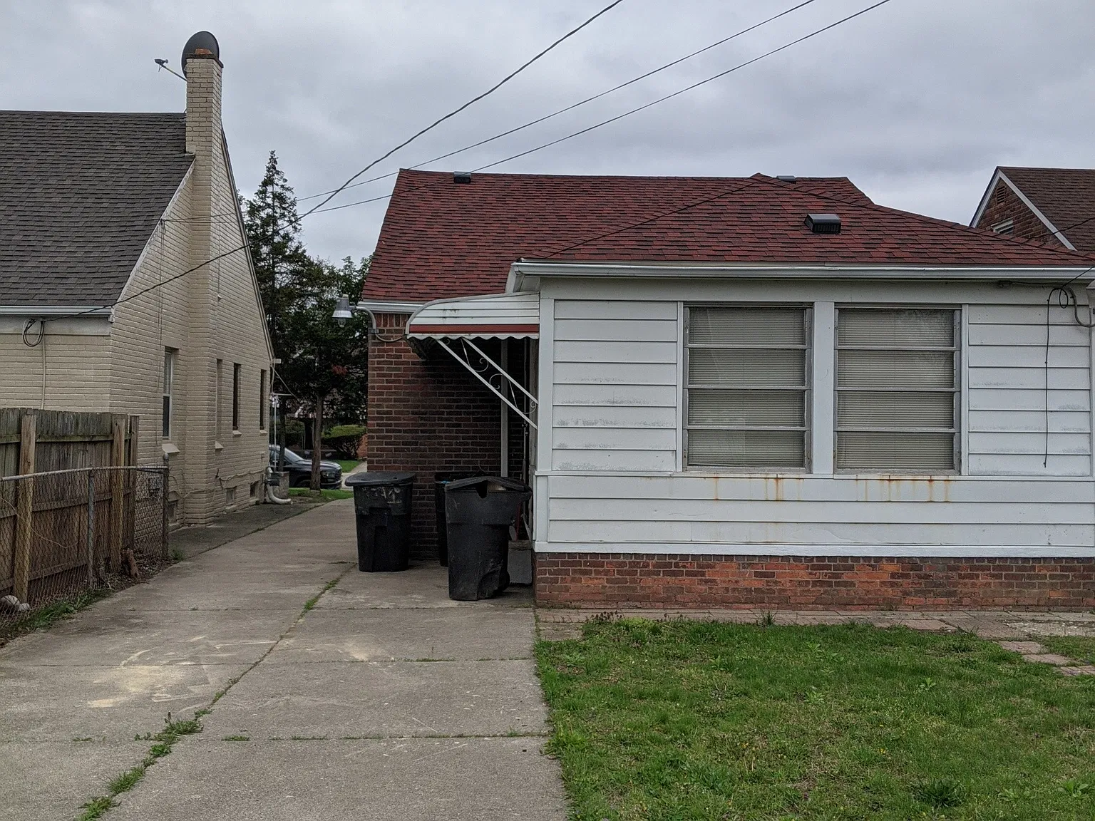 4 bed, 1.5 bath, 1400 sqft, $1,300 — Photo 2