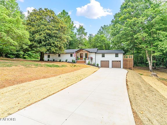 2nd image of 2600 Pine Hill Dr