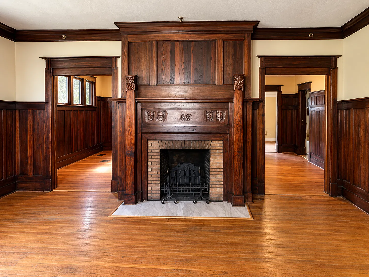 803 W Oregon — Photo 2