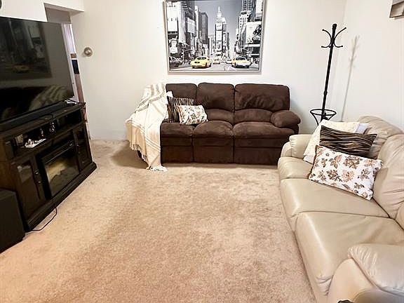 5th image of 54 College Pl