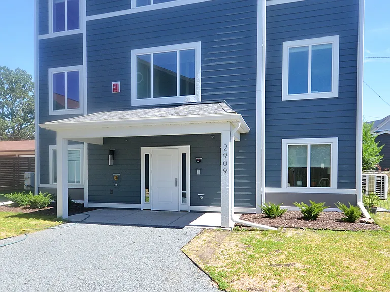 2909 Grand St NE #2 — Photo 11