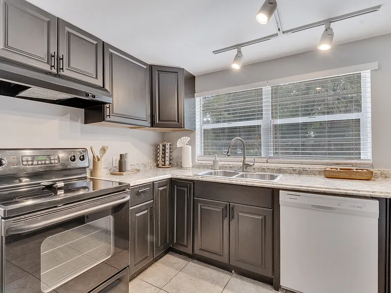 415 S Hyer Ave #B — Photo 15