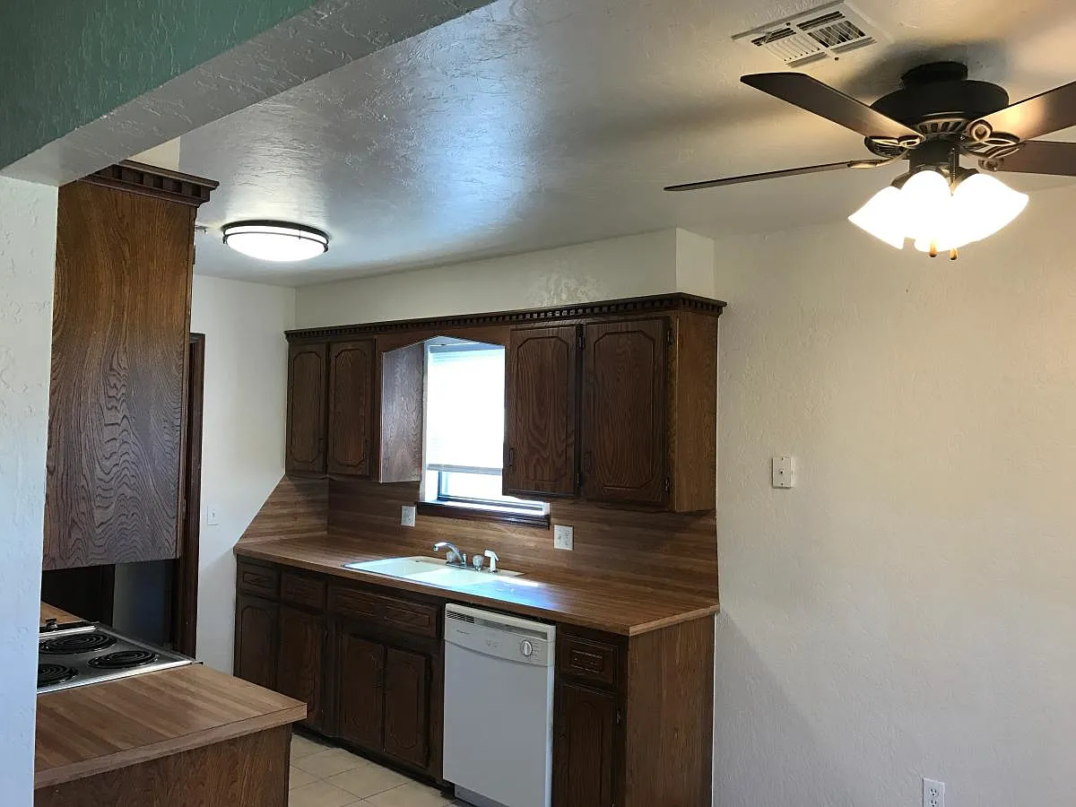3 bed, 1190 sqft, $1,450 — Photo 3
