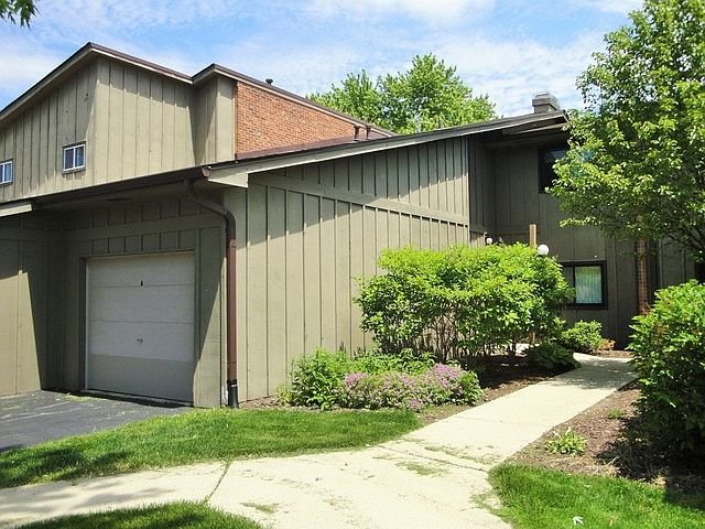 1st image of 2S407 Emerald Green Dr #37