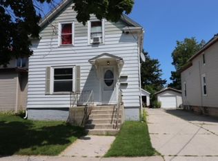 1305 S 12th St, Manitowoc, WI 54220