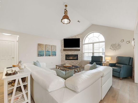 5th image of 2830 Canterbury Cir #D