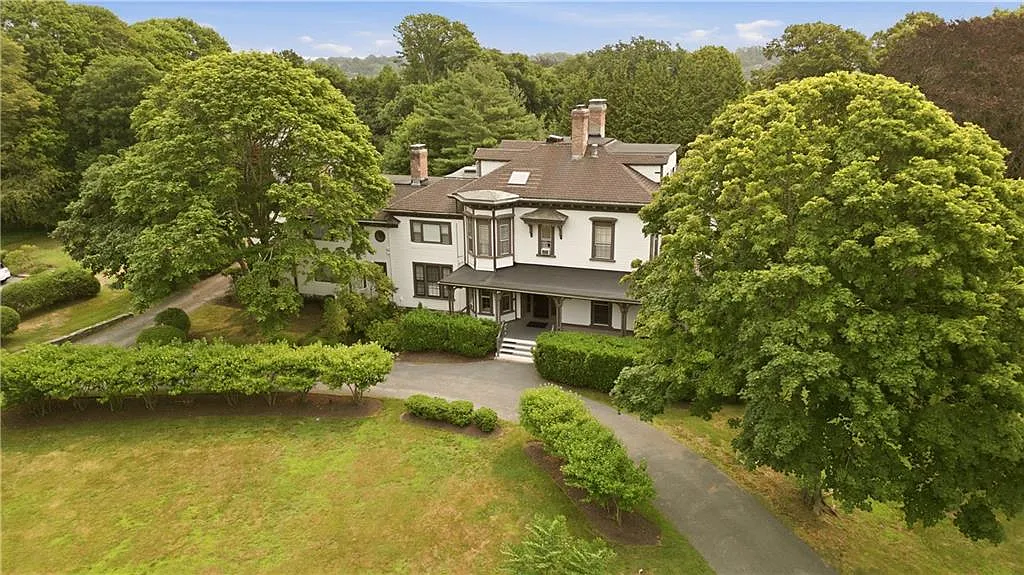 Ocean Manor — Photo 1