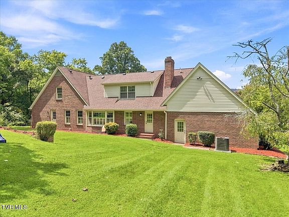 3rd image of 710 Westhills Dr