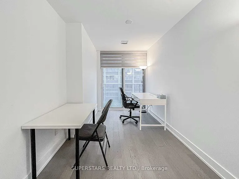 7 Grenville St #911 — Photo 5