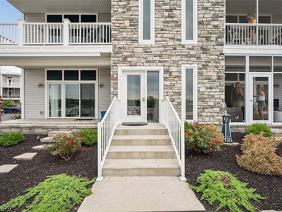 5th image of 2610 S Waterside Ct