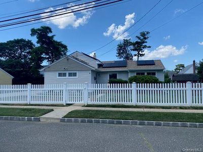 4 Meadow Drive, Bay Shore, NY, 11706