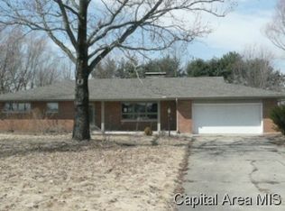 1623 Sandusky Rd, Jacksonville, IL 62650