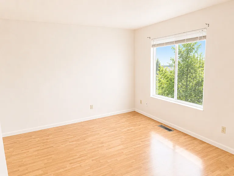 N Sierra Duplex — Photo 9
