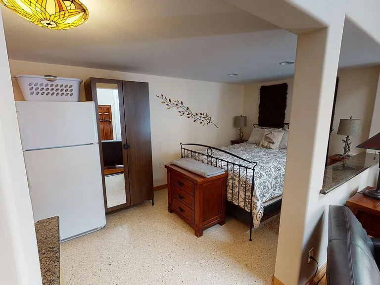 915 Alameda Blvd — Photo 3