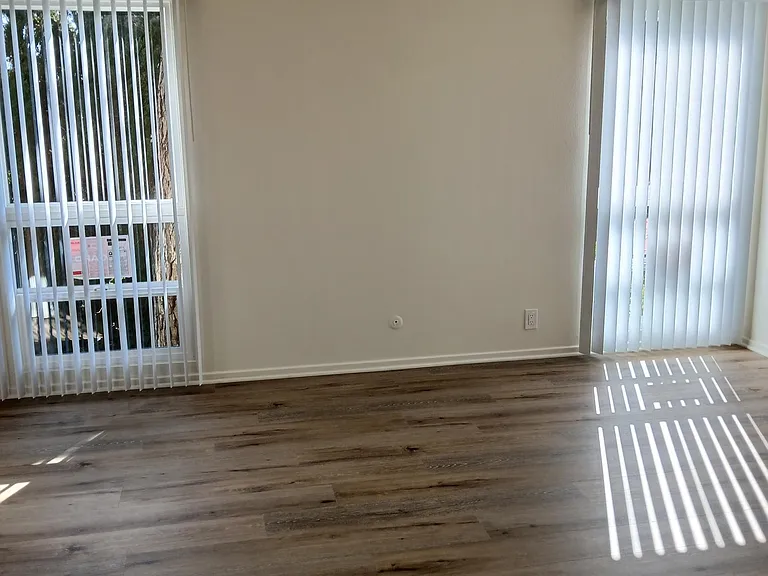 Eastbluff Townhomes — Photo 28