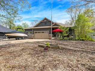 10151 Pinery Bluffs Rd, Lambton Shores, ON N0M 1T0
