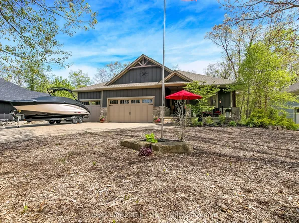 10151 Pinery Bluffs Rd, Lambton Shores, ON N0M 1T0