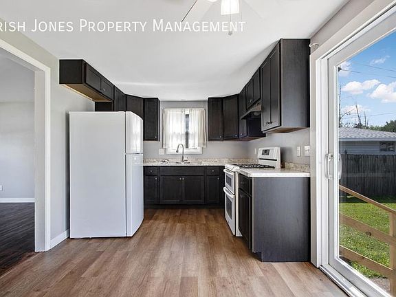 3rd image of 124 Minden Dr