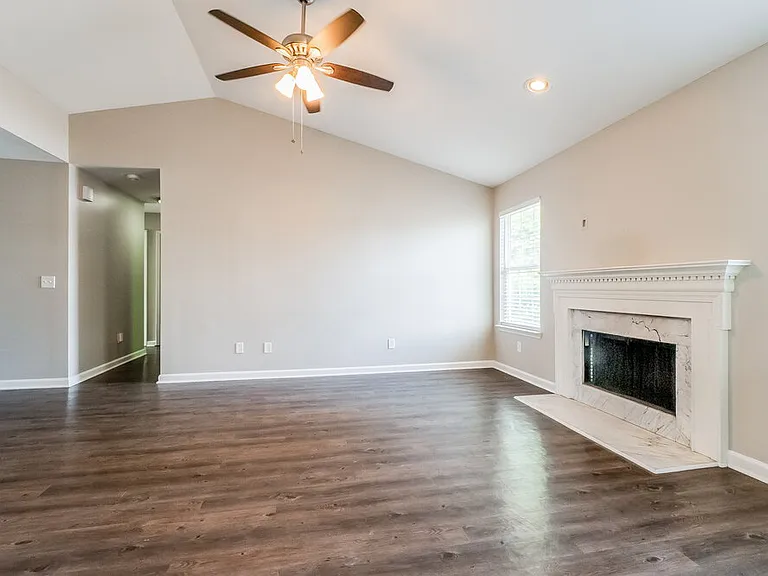 406 Meagan Cv — Photo 5