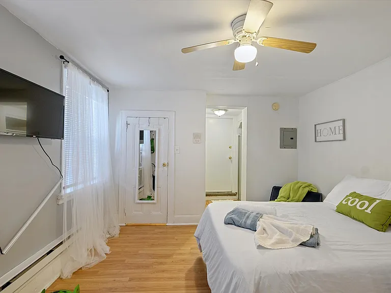 1131 Spruce St #1R — Photo 9
