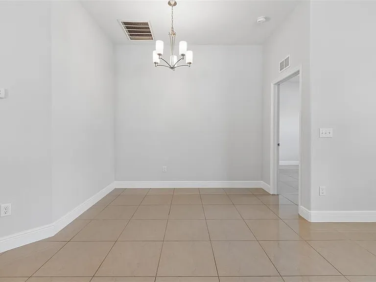 2311 W Aileen St — Photo 19